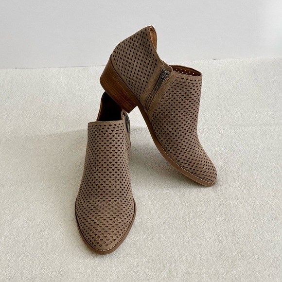 Lucky Brand Shoes - Lucky Brand Taupe Perforated Cutout Ankle Boots Women’s Size 10 Western Boho